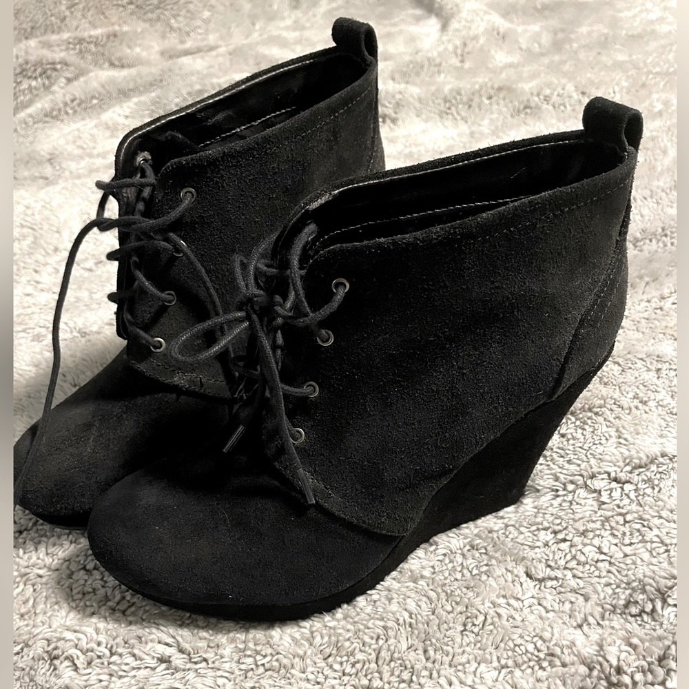Jessica Simpson Wedges size 8.5 black suede